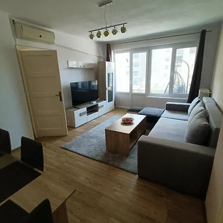 Metro Ultracentral Retreat