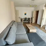 Metro Ultracentral Retreat