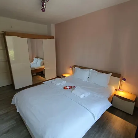 Metro Ultracentral Retreat *