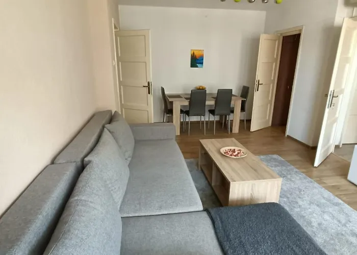 Metro Ultracentral Retreat