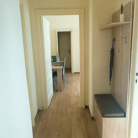 Metro Ultracentral Retreat Apartment *