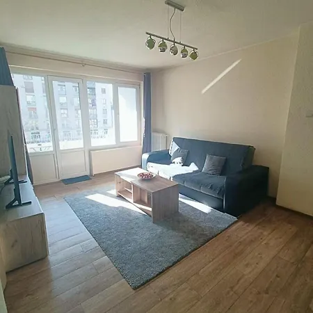 Metro Ultracentral Retreat Apartment *