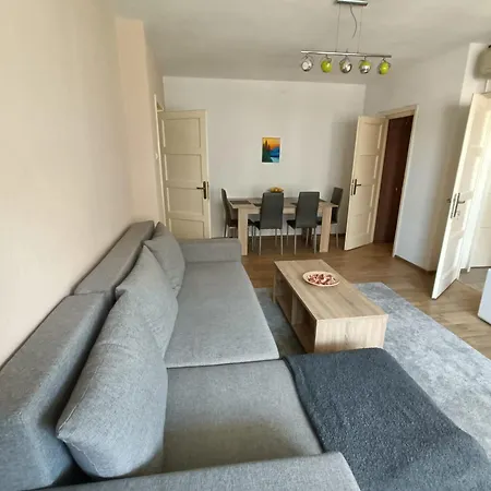 Metro Ultracentral Retreat